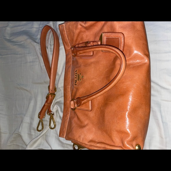 Prada purse medium size - Picture 2 of 4